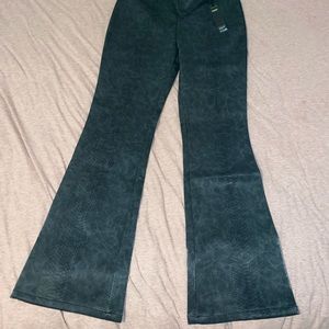 FINESSE size 8 Black “Noni Surpent Pants”